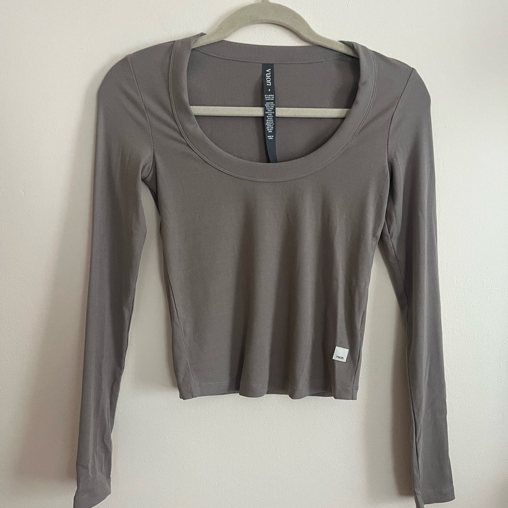 Vuori Women's Taupe Long Sleeve Blouse